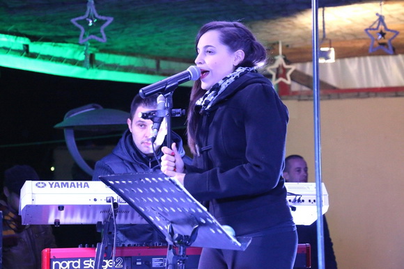 Virani 2016. godinu dočekali uz Lidiju Bačić, Leteći odred i spektakularan vatromet Virani 2016. godinu dočekali uz Lidiju Bačić, Leteći odred i spektakularan vatromet