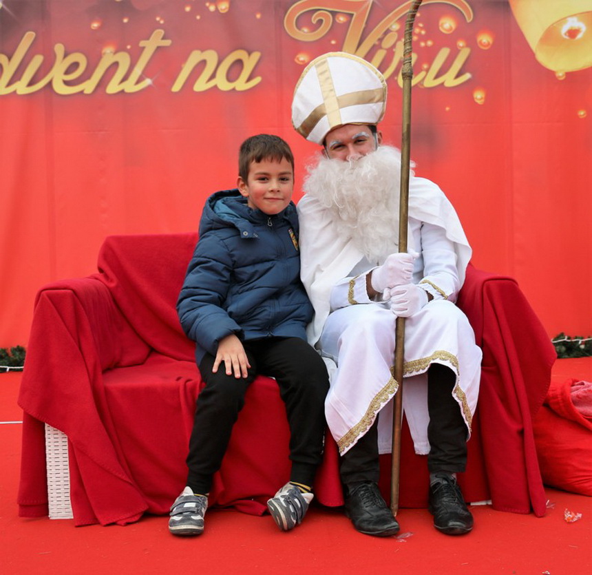 Sveti Nikola darivao mališane na Viru, Krampus bez posla Sveti Nikola darivao mališane na Viru, Krampus bez posla