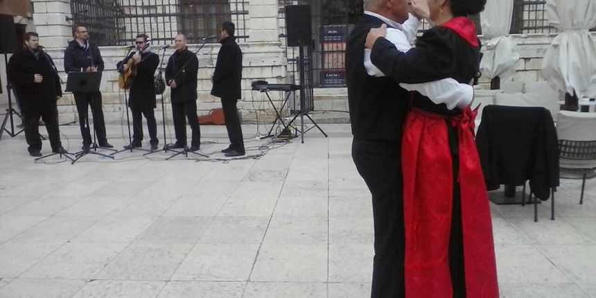 Uskršnji ponedjeljak na Narodnom trgu: klapska pisma i ples Uskršnji ponedjeljak na Narodnom trgu: klapska pisma i ples