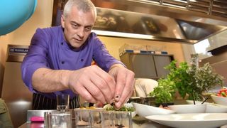 Zadar – Na prezentaciji u Impact centru Kuhar Renato Kraljev pripremao je zajedno s ucenicima tri slana i tri slatka jela s jagodama. Projektom se zeli povecati interes za uzgoj i konzumaciju jagoda u Zadarskoj zupaniji. Photo: Dino Stanin/PIXSELL Autor