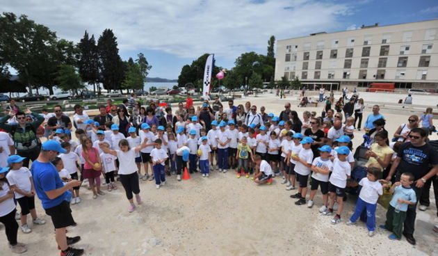 Zadar, 250513.
Univerzalna sportska skola “Dite zadarsko” kraj sezone obiljezila proslavom cetvrtog rodjendana i odrzavanjem sportskih igara na Forumu.
Na fotografiji: sporske igre “Dite zadarsko”.
Foto: Luka Gerlanc / CROPIX