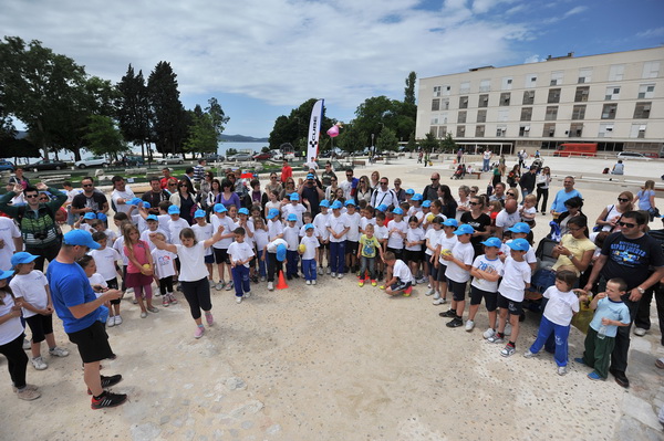 Zadar, 250513.
Univerzalna sportska skola “Dite zadarsko” kraj sezone obiljezila proslavom cetvrtog rodjendana i odrzavanjem sportskih igara na Forumu.
Na fotografiji: sporske igre “Dite zadarsko”.
Foto: Luka Gerlanc / CROPIX