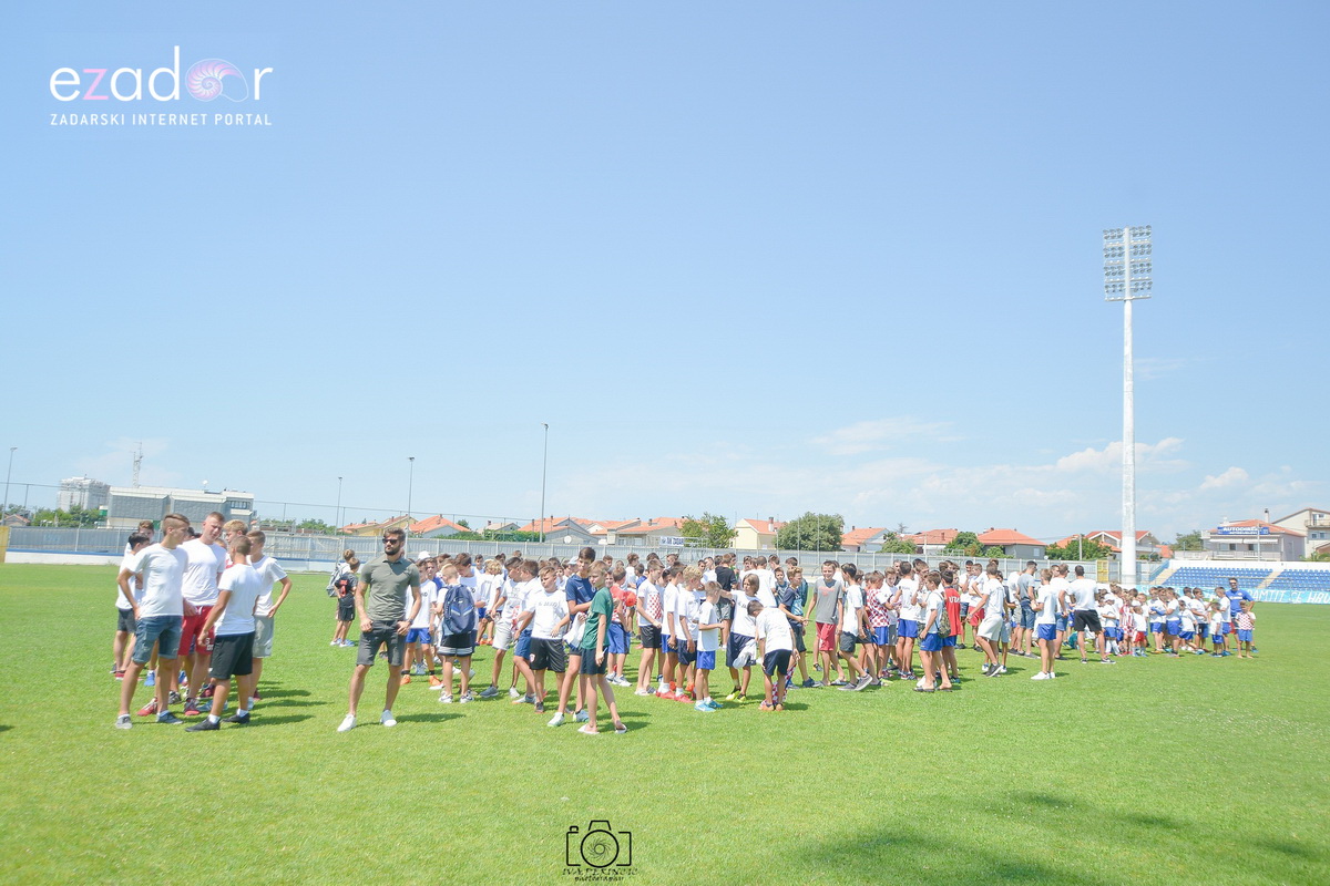 Zadarska vatrena četvorka na Stanovima se družila s mladim zadarskim nogometašima Zadarska vatrena četvorka na Stanovima se družila s mladim zadarskim nogometašima
