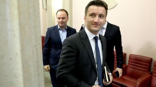 Sjednica Sabora nastavljena je glasovanjem o Prijedlogu izmjena i dopuna Drzavnog proracuna Republike Hrvatske za 2016. godinu i projekcija za 2017. i 2018. godinu.