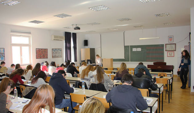 Više od 4000 maturanata širom Hrvatske pristupilo probnim ispitima