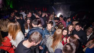 Subotnji party u Svarog baru