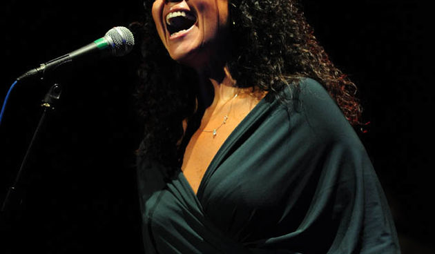 Zadar, 16.4.2012. snimio: Nenad Marčev
Bossa Nova Stories 
(Brazil-Francuska)
CATIA WERNECK-vokal 
Vincent BIDAL, klavir
Loїc PONTIEUX, bubnjevi
Renato ŠVORINIĆ, bas gitara 
Dvorana HNK 
koncertnim pretplatnicima na dar