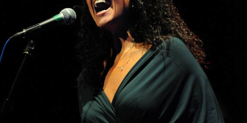 Zadar, 16.4.2012. snimio: Nenad Marčev
Bossa Nova Stories
(Brazil-Francuska)
CATIA WERNECK-vokal
Vincent BIDAL, klavir
Loїc PONTIEUX, bubnjevi
Renato ŠVORINIĆ, bas gitara
Dvorana HNK
koncertnim pretplatnicima na dar Zadar, 16.4.2012. snimio: Nenad Marčev
Bossa Nova Stories
(Brazil-Francuska)
CATIA WERNECK-vokal
Vincent BIDAL, klavir
Loїc PONTIEUX, bubnjevi
Renato ŠVORINIĆ, bas gitara
Dvorana HNK
koncertnim pretplatnicima na dar