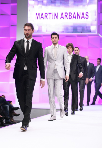 Zagreb, 040211. 
Arena Zagreb, Laniste.
13. Sajam vjencanja, velika modna revija sa manekenkama modne agencije Sandra. 
Na slici: kreacije Martin Arbanas.
Foto: Biljana Gaurina / CROPIX