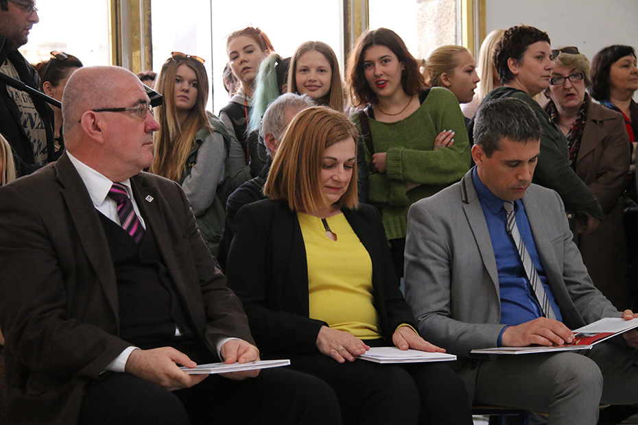 Image 432649 (auto) Image 432649 (auto)