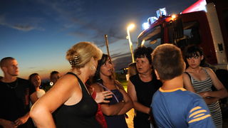 Zadar, 190810.
Veceras se u blizini zadarskih turistickih atrakcija morskih orgulja i pozdrava suncu iznenada srusilo stablo, na svu srecu nitko nije teze ozljedjen.
Foto : Andrija Lucic / cropix