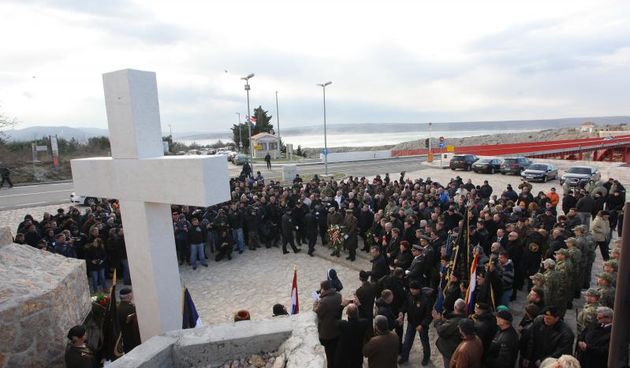 Maslenica: Otkrivanje spomen obilježja križa za poginule hrvatske branitelje u VRO Maslenica ´93, Foto: Filip Brala/PIXSELL