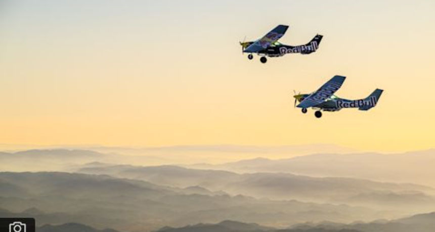 Plane Swap – prvi put u povijesti zamjena aviona u zraku! Plane Swap – prvi put u povijesti zamjena aviona u zraku!