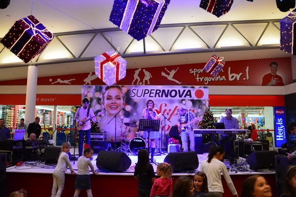 Supernova: Božićni koncert Ivane Kindl i posjet Djeda Božićnjaka, Foto: Iva Perinčić Supernova: Božićni koncert Ivane Kindl i posjet Djeda Božićnjaka, Foto: Iva Perinčić