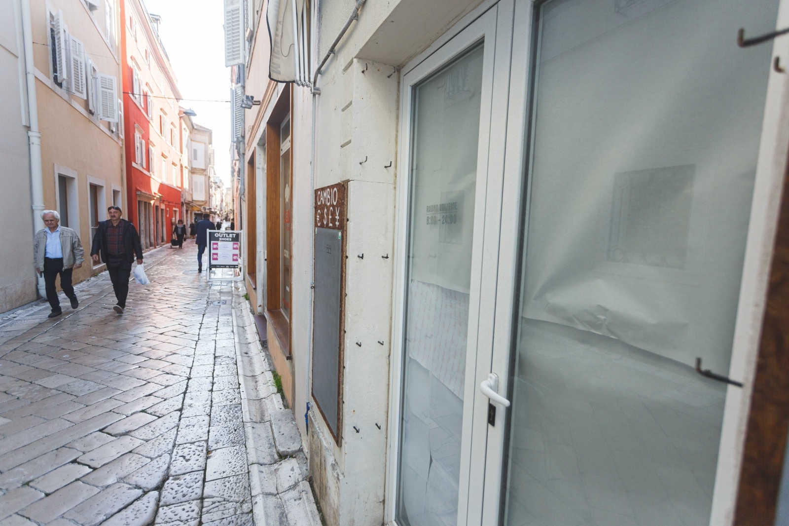 Zatvorene butige i poluprazan zadarski Poluotok Zatvorene butige i poluprazan zadarski Poluotok