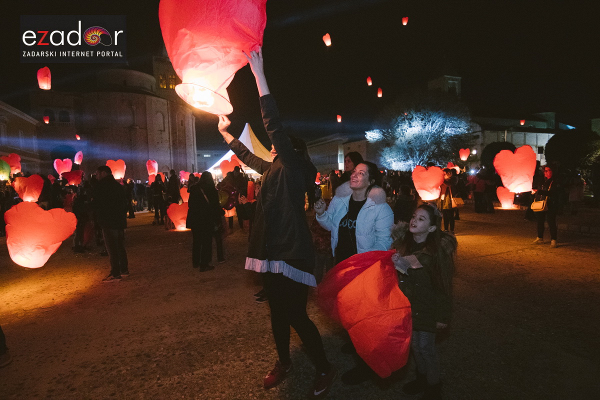 Humanitarni svjetlosni spektakl “Zaželi ljubav 2018.” @ Forum