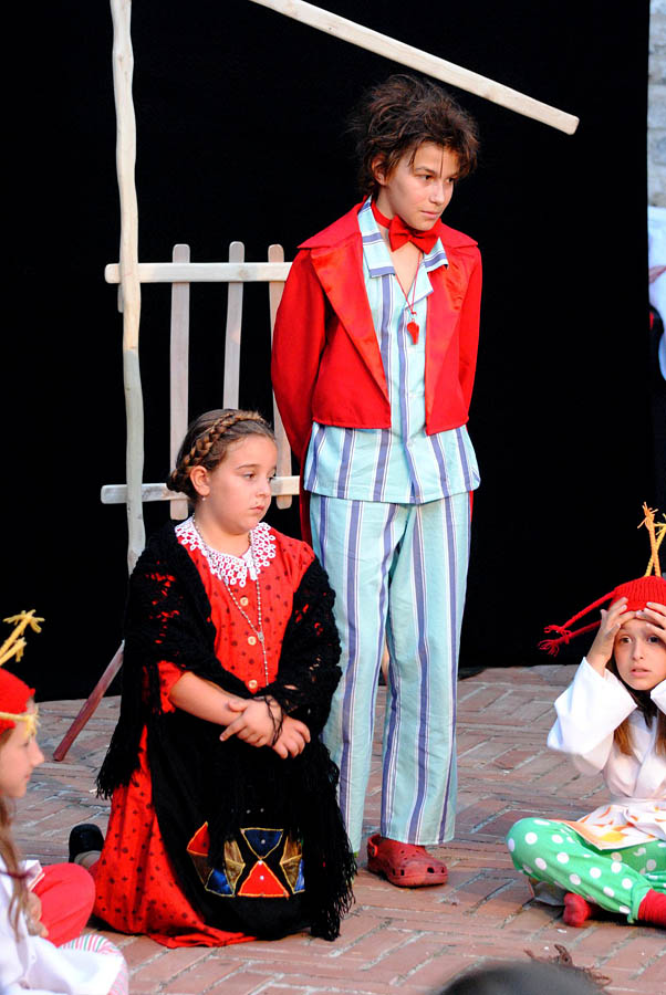 Polaznici dramsko lutkarske radionice Donatolina iz Kazališta lutaka Zadar gostovali su na ovogodišnjem Međunarodnom dječjem festivalu u Šibeniku sa predstavom “Šuma Striborova”, foto: Dino Bara Polaznici dramsko lutkarske radionice Donatolina iz Kazališta lutaka Zadar gostovali su na ovogodišnjem Međunarodnom dječjem festivalu u Šibeniku sa predstavom “Šuma Striborova”, foto: Dino Bara