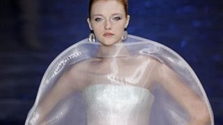 Gibsonove djevojke, genijalni Galliano i ljutiti Armani (Index.hr)