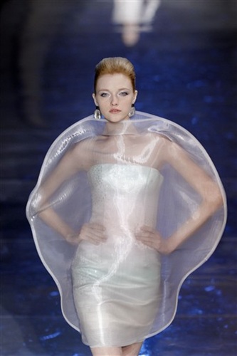 Gibsonove djevojke, genijalni Galliano i ljutiti Armani (Index.hr)