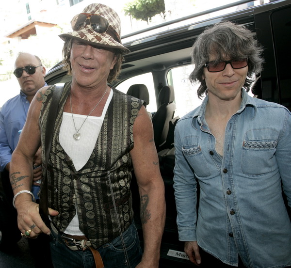 Dubrovnik, 210809.
Americki glumac Mickey Rourke je stigao u Dubrovnik, gdje ce promovirati svoj film Hrvac na Dubrovnik Film Meetingu. Dok je u Dubrovniku Rourke ce boraviti u Villi Agavi koja kosta sedam tisuca eura za vecer.
Foto: Branimir Kvartuc / CR