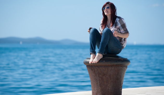 Zadar, 120412
Nakon nekoliko hladnijih kisovitih dana u Zadru je opet lijepo suncano vrijeme. Turisti se setaju po gradu u sve vecem broju, a omiljene su im lokacije riva i morske orgulje gdje odmaraju i suncaju se.
Na fotografiji: djevojke iz Slavonije p