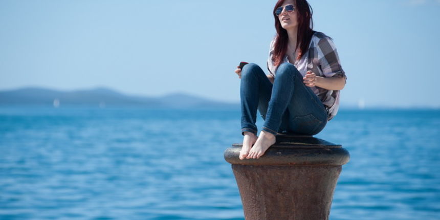 Zadar, 120412
Nakon nekoliko hladnijih kisovitih dana u Zadru je opet lijepo suncano vrijeme. Turisti se setaju po gradu u sve vecem broju, a omiljene su im lokacije riva i morske orgulje gdje odmaraju i suncaju se.
Na fotografiji: djevojke iz Slavonije p