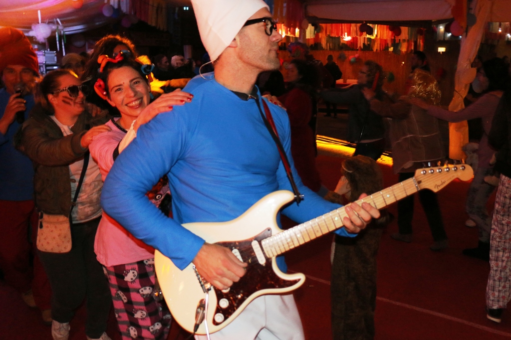 Virske maškare: Nedjelja u znaku zvijezdice Meri, Tota i Tempo Banda