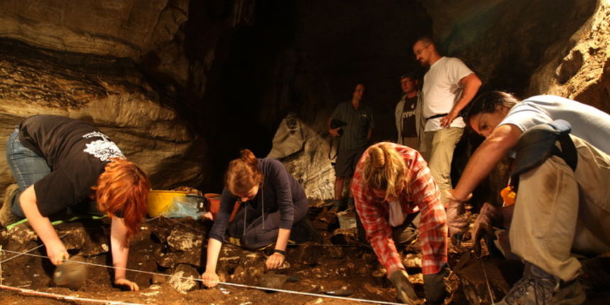 Zadar, 060712.
Predstavljanje novih arheoloskih nalaza iz spilje neandertalaca iz srednjeg paleolitika. Spilja se nalazi u kanjonu ispod utvrde Klicevica u blizini Benkovca. Arheolozi su pronasli ostatke alata kojima su se sluzili neandertalci prije 40 ti