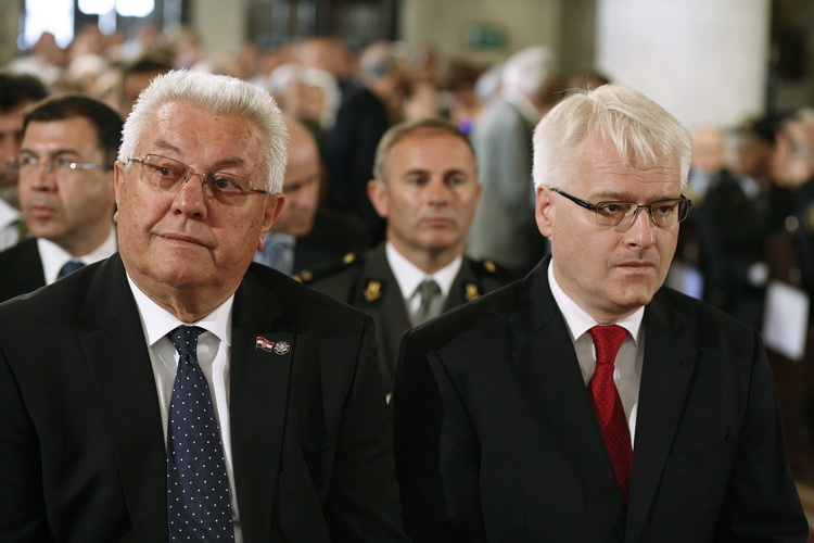 Zagreb, 250611.
Crkva svetog Marka na Gornjem gradu.
Svecana misa povodom Dana drzavnosti na kojoj je prisustvovao hrvatski politicki vrh.
Predsjednik Ivo Josipovic, predsjednik Sabora Luka Bebic, 
Foto: Damjan Tadic / CROPIX