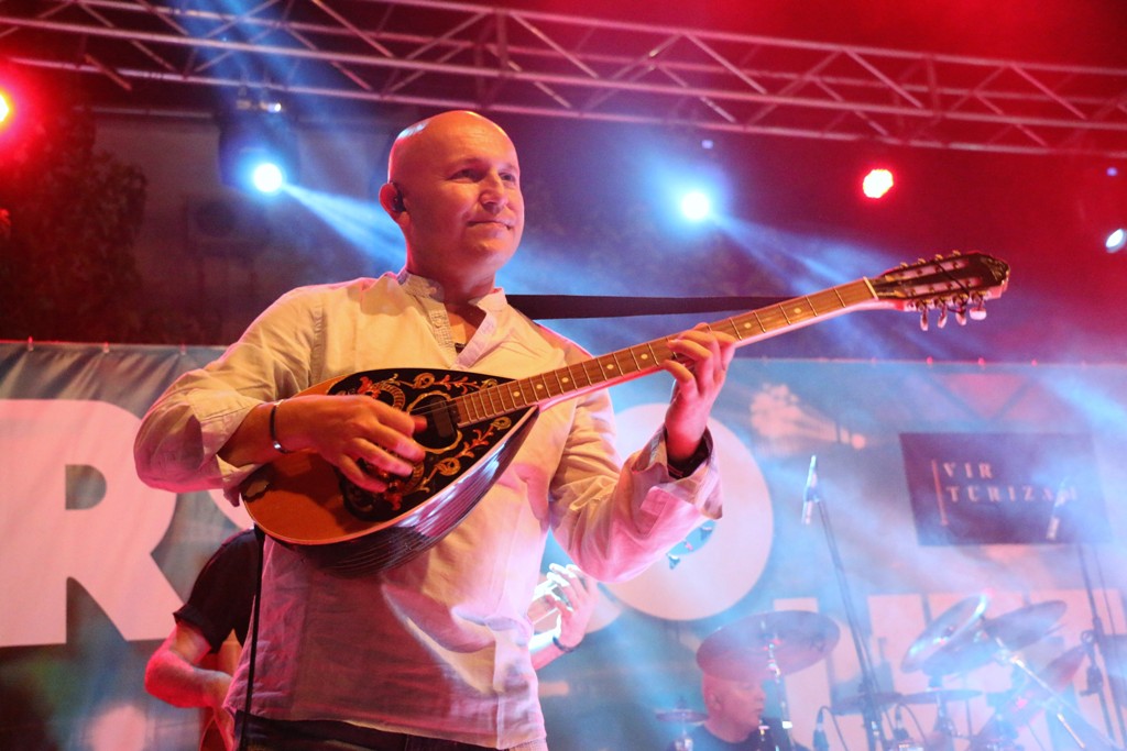 Prvi koncert popularnog slavonskog benda Vigor na otoku Viru