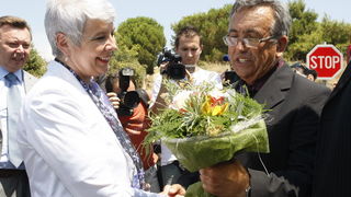 Kolan, Pag, 170710
Danas je premijerka Jadranka Kosor u Kolanu na otoku Pagu otvorila novu siranu Gligora. Sirevi iz sirane Gligora dobivaju najprestiznije nagrade i priznanja. 
Na slici Ivan Gligora i premijerka Jadranka Kosor.
Foto: Jure Miskovic / CROP