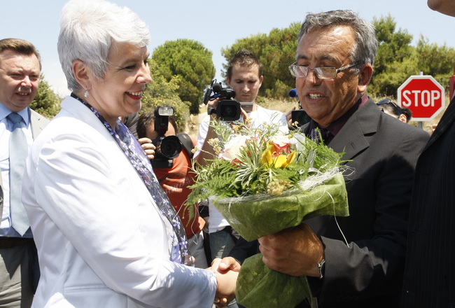 Kolan, Pag, 170710
Danas je premijerka Jadranka Kosor u Kolanu na otoku Pagu otvorila novu siranu Gligora. Sirevi iz sirane Gligora dobivaju najprestiznije nagrade i priznanja. 
Na slici Ivan Gligora i premijerka Jadranka Kosor.
Foto: Jure Miskovic / CROP