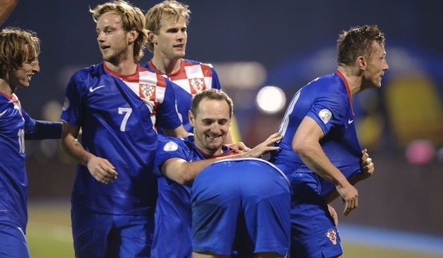Zagreb, 220313.Stadion Maksimir.Kvalifikacijska utakmica za Svjetsko prvenstvo u Brazilu, 2014. godine, izmedju reprezentacija Hrvatske i Srbije.Na slici: Olic slavi pogodak,Modric, Rakitic, Strinic, Simunic.Foto: Tom Dubravec / CROPIX