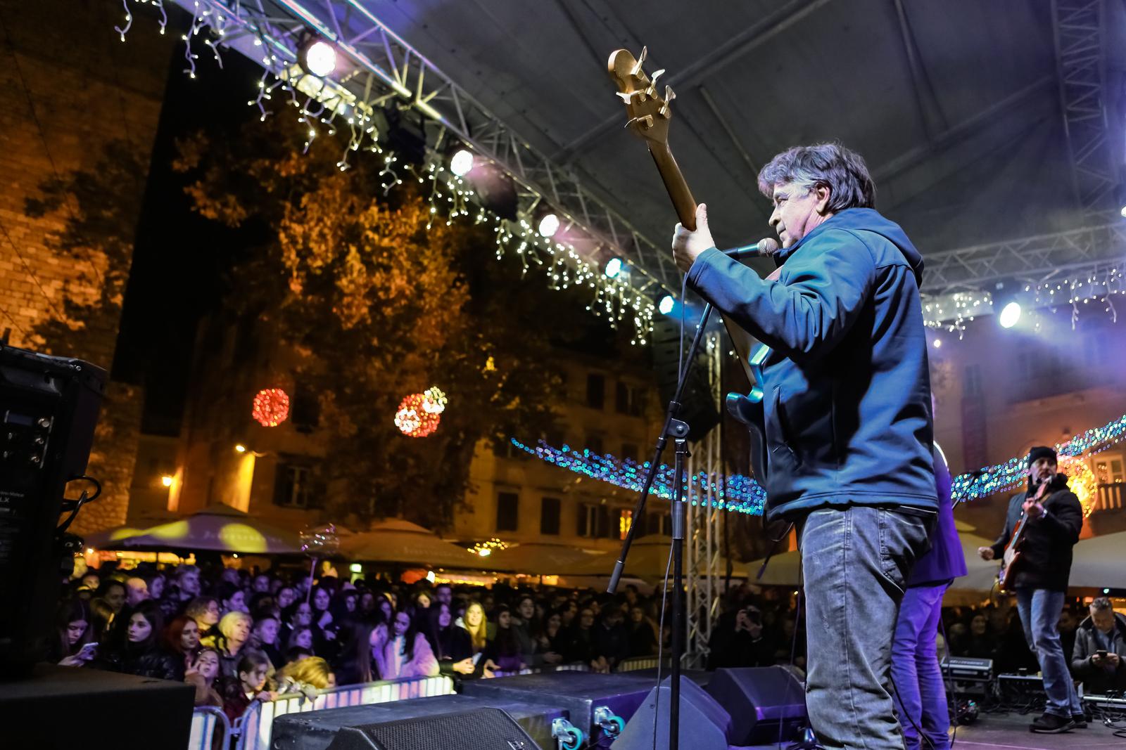 Koncertom grupe Dalmatino otveron Advent u Zadru 2022. Koncertom grupe Dalmatino otveron Advent u Zadru 2022.