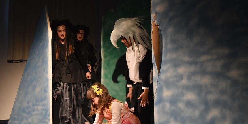 “Bratanac Jaglenac i sestrica Rutvica” Dragon teatra “Bratanac Jaglenac i sestrica Rutvica” Dragon teatra