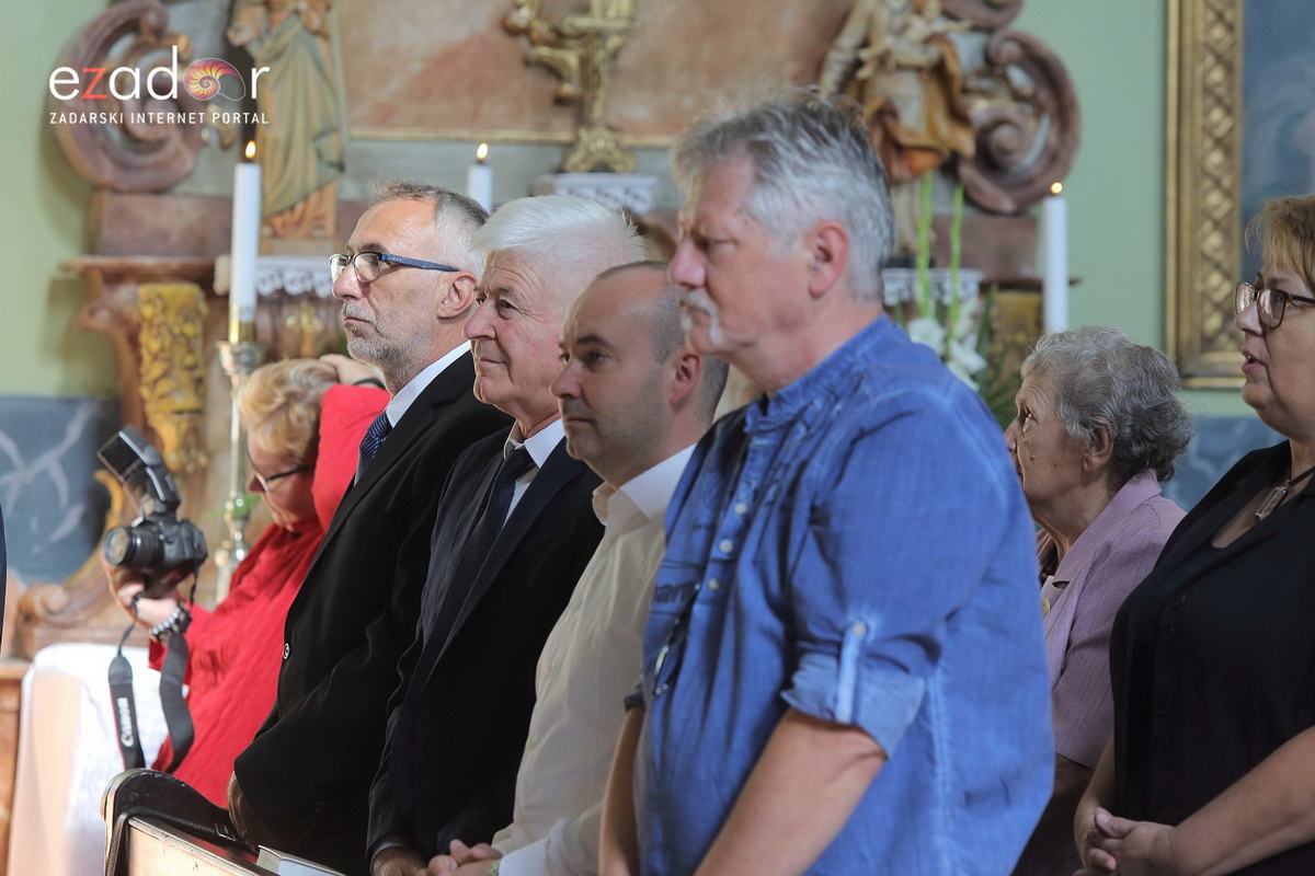 Bibinjci gradišćanskim Hrvatima darovali 1.82 metara visok kip sv. Roka Bibinjci gradišćanskim Hrvatima darovali 1.82 metara visok kip sv. Roka