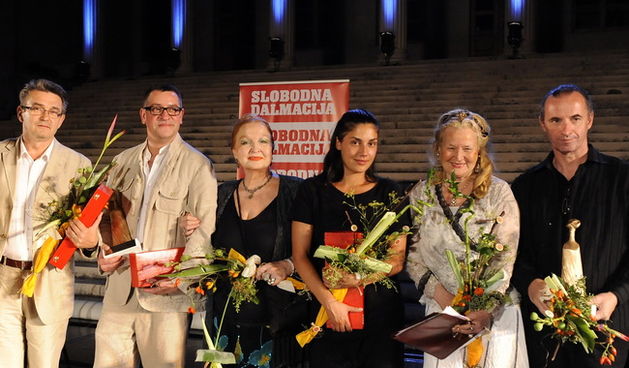 Split, 140810.
56. Splitsko ljeto.
Na zavrsetku Splitskog ljeta dodijeljena je nagrada Slobodne Dalmacije ” Judita “. 
Na slici: nagradjeni i ziri- Milan Strljic, Goran Golovko, Jasna Malec,Olja Lozica, Nila Kuzmanic-Svete i Kemal Gekic.
Foto: Jadran Babi