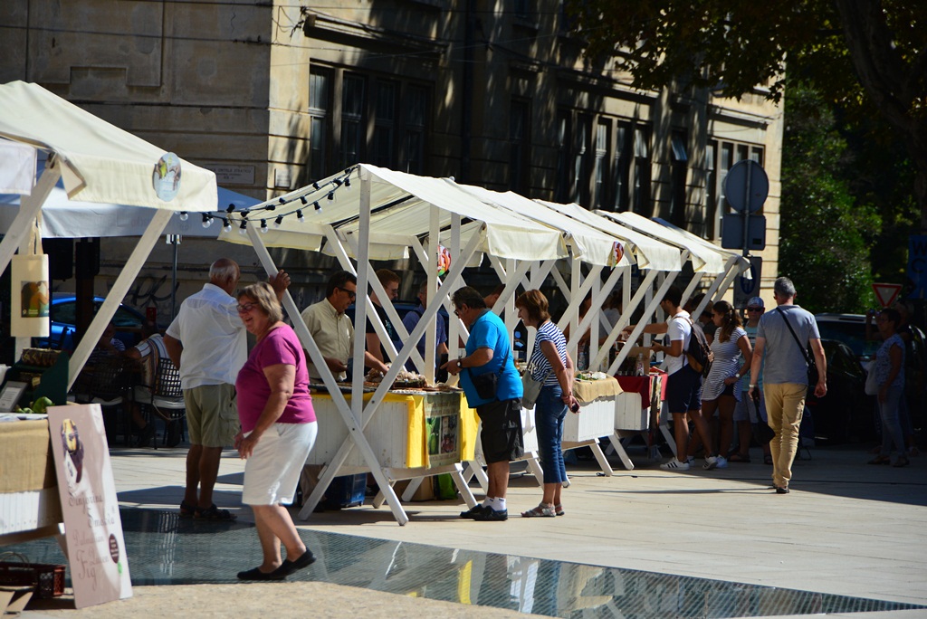 9. Festival smokava: Sajam na Trgu pet bunara