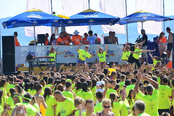 10. dm Millennium Jump na zadarskoj rivi – 3 tisuće skakača poslalo prekrasnu priču u svijet 10. dm Millennium Jump na zadarskoj rivi – 3 tisuće skakača poslalo prekrasnu priču u svijet