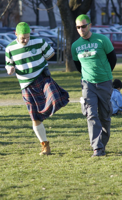 Zagreb, 170312.
Trg Francuske Republike
U Zagrebu se vec nekoliko dana odrzava popularni festival Sv. Patrika. Festival se ove godine odrzava na Trgu Francuske Republike, a osim 20-ak bendova koji ce nastupati na sam dan Sv. Patrika, najzvucnije je ime U Zagreb, 170312.
Trg Francuske Republike
U Zagrebu se vec nekoliko dana odrzava popularni festival Sv. Patrika. Festival se ove godine odrzava na Trgu Francuske Republike, a osim 20-ak bendova koji ce nastupati na sam dan Sv. Patrika, najzvucnije je ime U