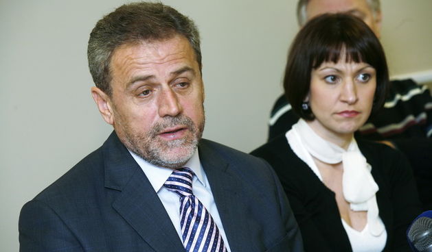 Zagreb, 180110.
Sopnica, Jelkovec.
Gradonacelnik Milan Bandic je sa suradnicima otvorio podrucni odjel novog djecjeg vrtica, najmodernijeg u Hrvatskoj, a nakon toga je odrzao redovitu  tiskovnu konferenciju  o aktima donesenim u prethodnom razdoblju.
Na s