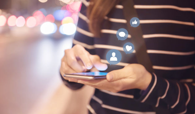 1. Facebook sakuplja podatke o ljudima koji ni ne koriste Facebook – Na gotovo svakoj web stranici koju vidite, postoji mali gumb koji vas gleda – gumb za ‘like’ i ‘share’ koji zbog koda omogućuju tajno snimanje vaših radnji.