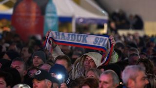 Mladen Grdović pjesmom uveo Poreč u Novu 2017.