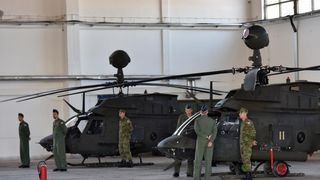 Predsjednica Grabar-Kitarović na predstavljanju novih helikoptera Kiowa Warriors u 93. Zrakoplovnoj bazi u Zemuniku. Photo: Dino Stanin/PIXSELL Predsjednica Grabar-Kitarović na predstavljanju novih helikoptera Kiowa Warriors u 93. Zrakoplovnoj bazi u Zemuniku. Photo: Dino Stanin/PIXSELL