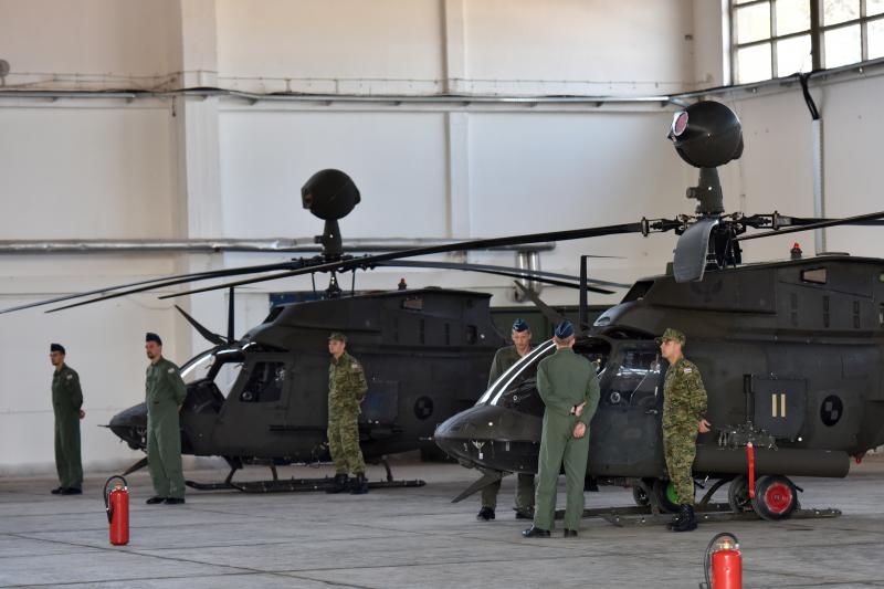 Predsjednica Grabar-Kitarović na predstavljanju novih helikoptera Kiowa Warriors u 93. Zrakoplovnoj bazi u Zemuniku. Photo: Dino Stanin/PIXSELL Predsjednica Grabar-Kitarović na predstavljanju novih helikoptera Kiowa Warriors u 93. Zrakoplovnoj bazi u Zemuniku. Photo: Dino Stanin/PIXSELL