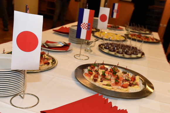 Tuna, Sushi & Wine Festival: Japanski masterchef Nakatsuji održao edukaciju pripreme tradicionalnih japanskih jela Tuna, Sushi & Wine Festival: Japanski masterchef Nakatsuji održao edukaciju pripreme tradicionalnih japanskih jela