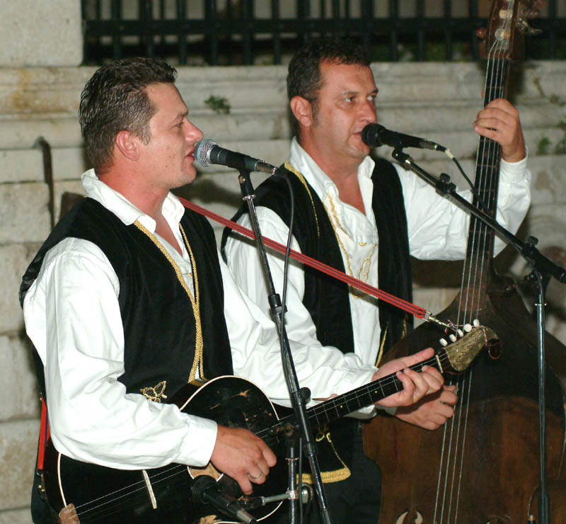 Pet Tambura na Narodnom trgu