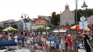 U Tribunju su održane 49. po redu magareće trke na kojima je sudjelovalo 12 jahača, a pobjedu je odnio Roko Popov na magarcu Renault 4. Photo: Duško Jaramaz/PIXSELL U Tribunju su održane 49. po redu magareće trke na kojima je sudjelovalo 12 jahača, a pobjedu je odnio Roko Popov na magarcu Renault 4. Photo: Duško Jaramaz/PIXSELL