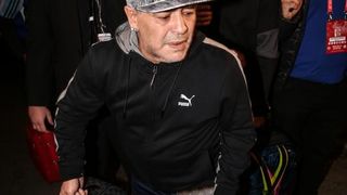 Diego Maradona s djevojkom stigao Zagreb na finale Davis Cupa Diego Maradona s djevojkom stigao Zagreb na finale Davis Cupa