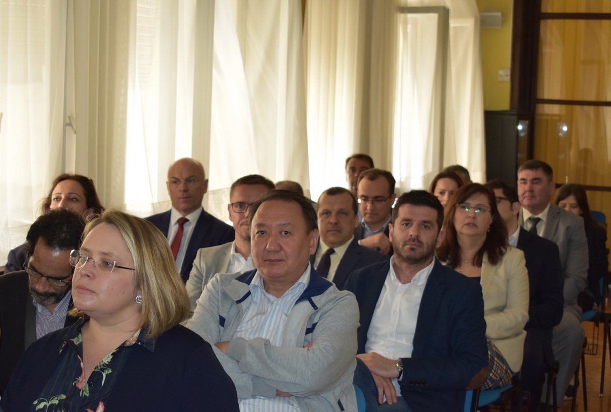 Predstavnici dvadesetak stranih veleposlanstva u posjetu Zadarskoj županiji Predstavnici dvadesetak stranih veleposlanstva u posjetu Zadarskoj županiji